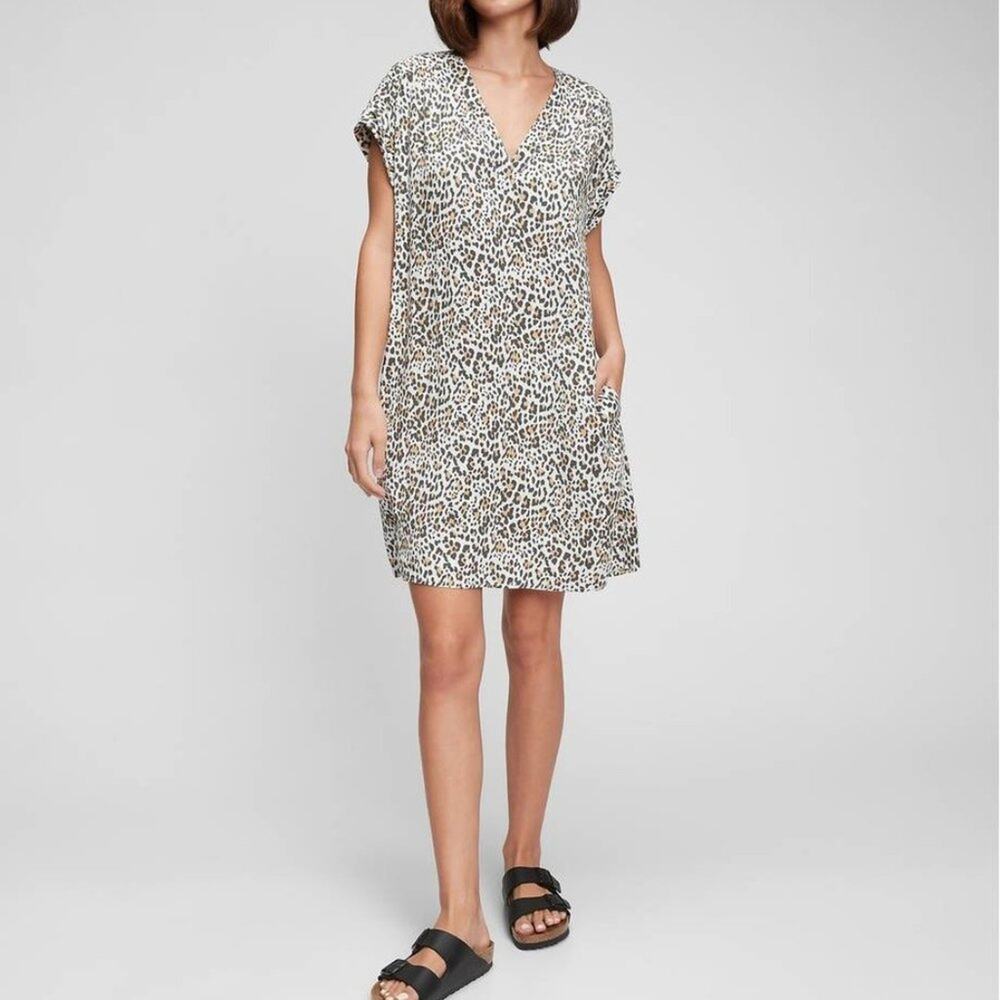 GAP Short-Sleeve V-Neck Leopard Print Dress with Pockets Size Medium